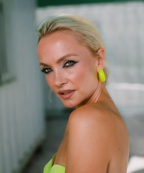 フェイシャルオンリーファンズ 裸 写真