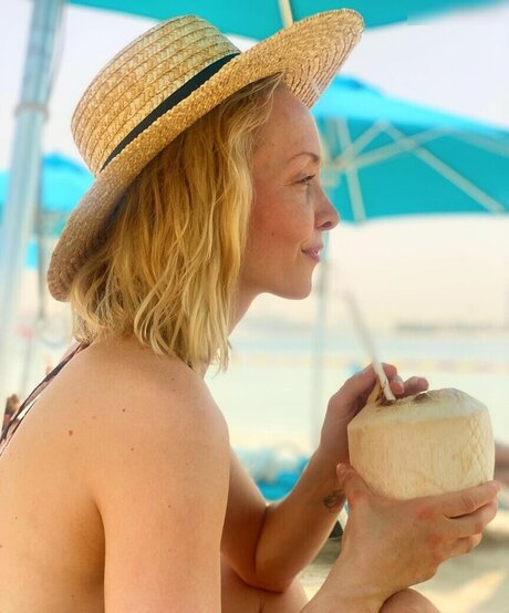 カーリーエボニーオンリーファンズ 無料エロ 画像