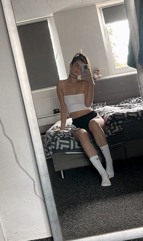 濃厚なヌードオンリーファンズ 無料ポルノ 写真