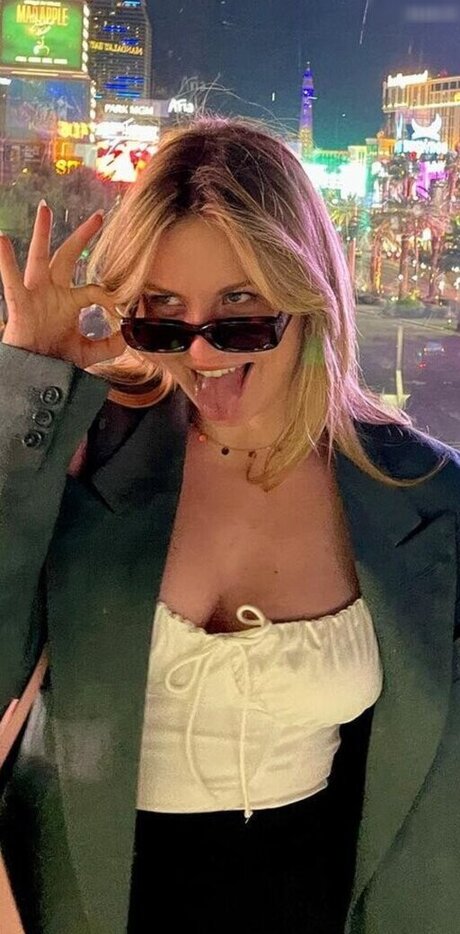 巨乳熟女オンリーファンズ セクシーヌード 写真