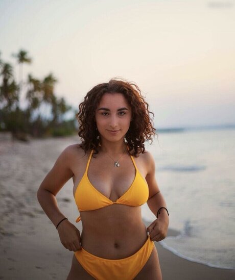 エモな痴女オンリーファンズ ホット 画像