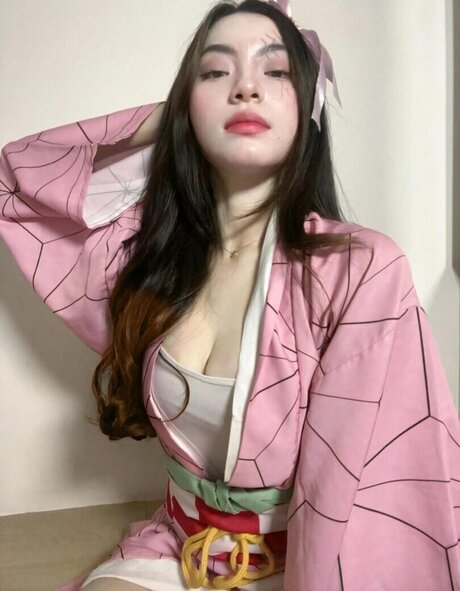 Niken Andalusi ヌードスター 写真