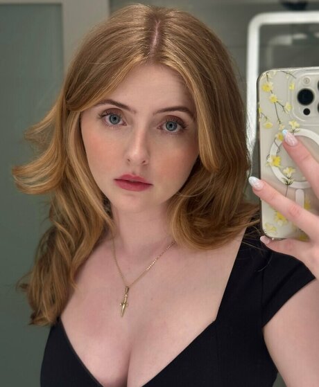 Krysttl 高品質のポルノスター ギャラリー