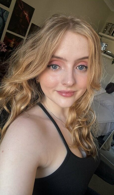 Krysttl 高品質のポルノスター ギャラリー