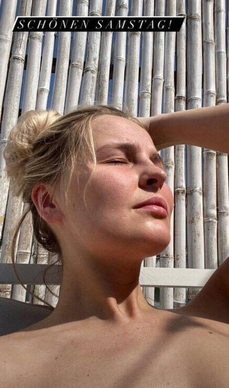 赤毛の痩せたオンリーファンズ アートヌード ギャラリー