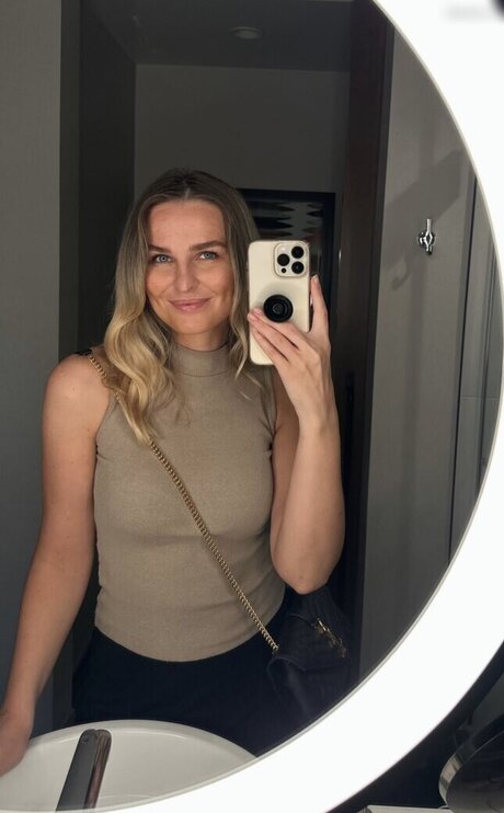 Jana Riva 裸のポルノスター 写真