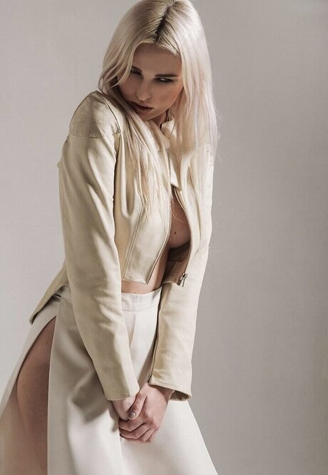 Jana Riva アダルトスター 写真