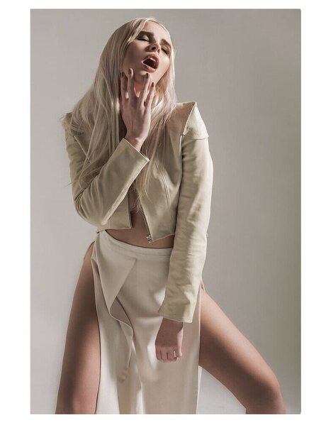 Jana Riva かわいいモデル 写真