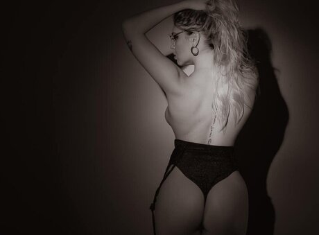 Eliana Sales 完璧なモデル 写真