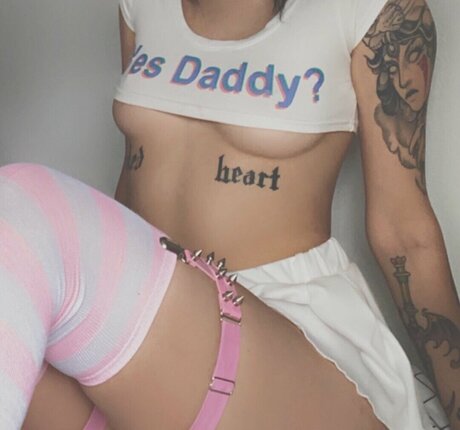 Ne0nprincess ヌードのポルノスター 画像