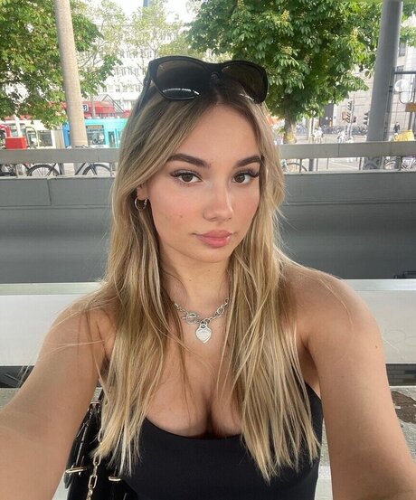 ベビーシッターオンリーファンズ えろ 写真