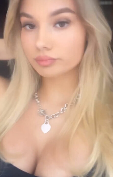 イギリスのおばあちゃんオンリーファンズ アダルト 画像