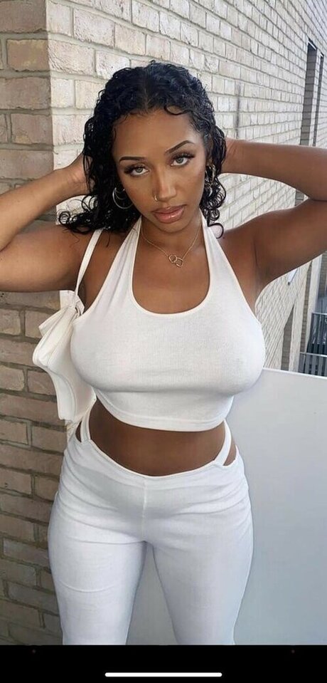 スペードのクイーン オンリーファンズ ホットセックス 画像