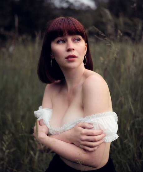 クーガー熟女オンリーファンズ セクシー 画像