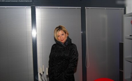 熟女の足オンリーファンズ ポルノ 画像