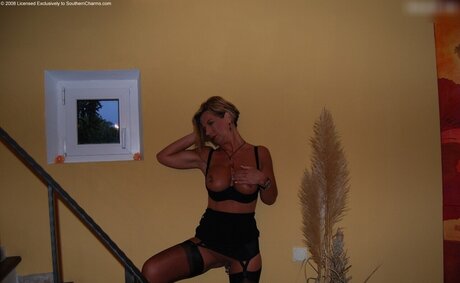 妻のアナルオンリーファンズ セクシーヌード 写真