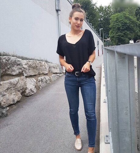 アジア人ニューハーフオンリーファンズ アートヌード ギャラリー