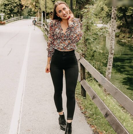 カウガール POV オンリーファンズ 可愛い 写真