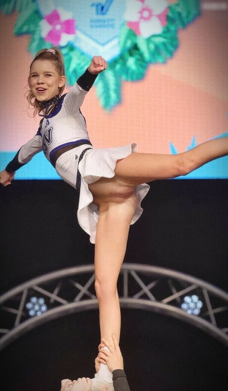 ぽっちゃりブロンドのオンリーファンズ 無料アダルト ギャラリー