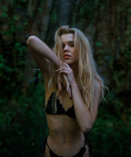 イギリスのおばあちゃんオンリーファンズ ヌード 画像