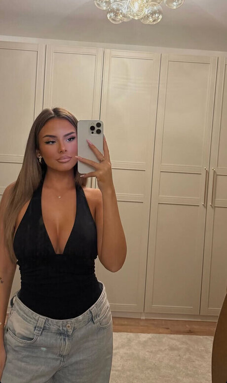 ヌード熟女オンリーファンズ アートポルノ アーカイブ