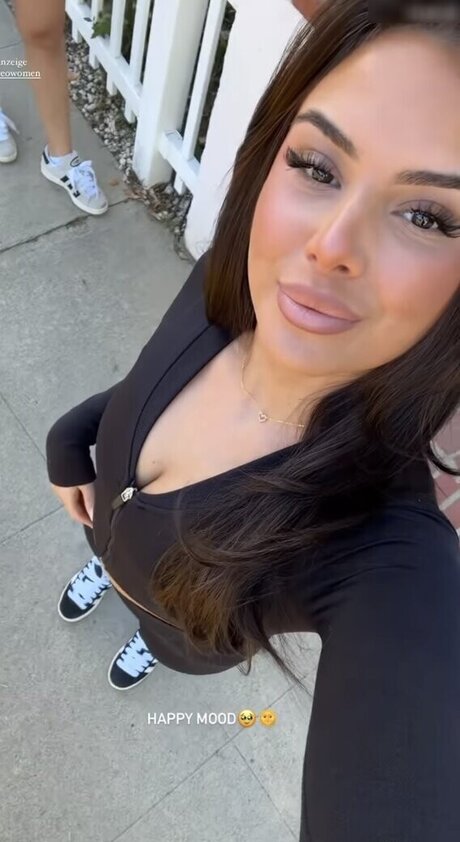 イギリスのおばあちゃんオンリーファンズ アート裸 写真