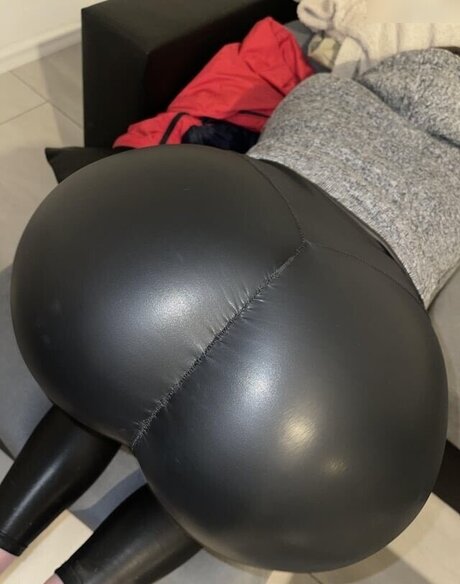 WetAnalQueen 無料モデル 写真