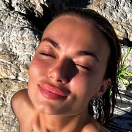 ベビーシッターオンリーファンズ アダルト 写真