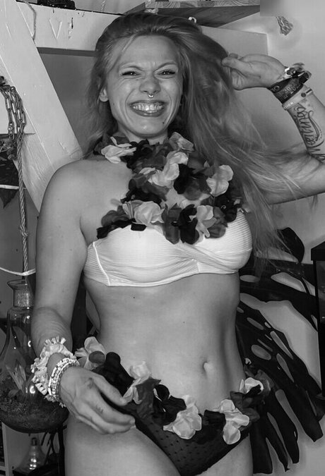 vanny flowerchild ヌードモデル ギャラリー