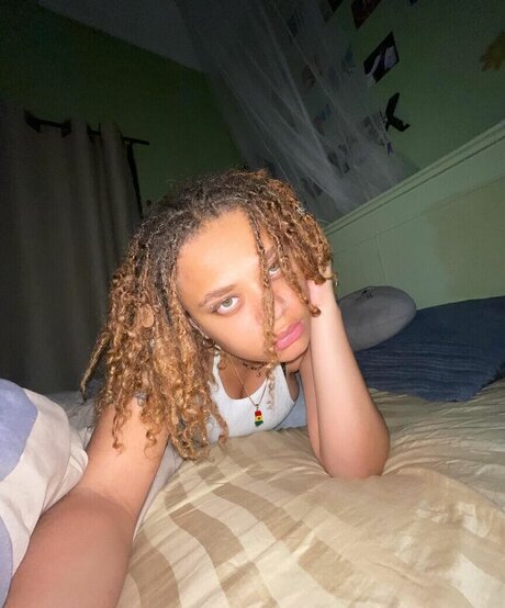 巨乳熟女オンリーファンズ 無料ヌード 写真