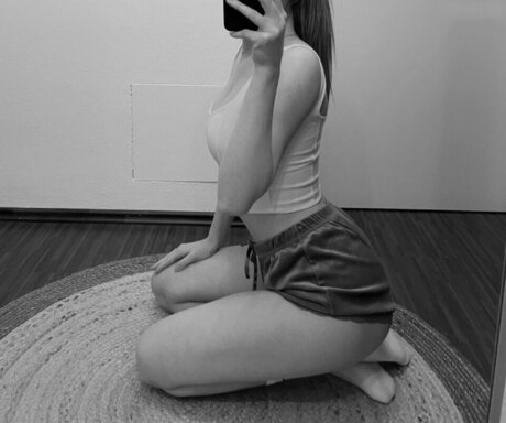 NoFaceLou 裸のスター 画像