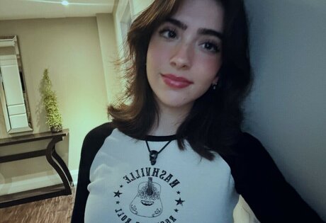 Gabriela Bee かわいいスター アーカイブ