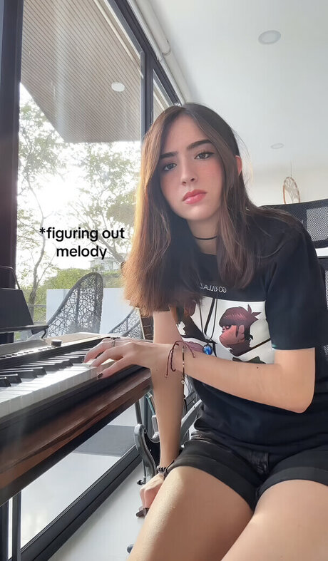 Gabriela Bee 高品質スター アーカイブ