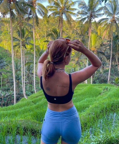 巨大なシーメールオンリーファンズ 無料セクシー 写真