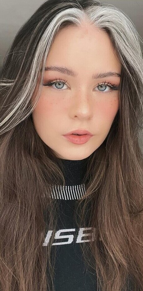 nadinebreaty 完璧な女優 写真