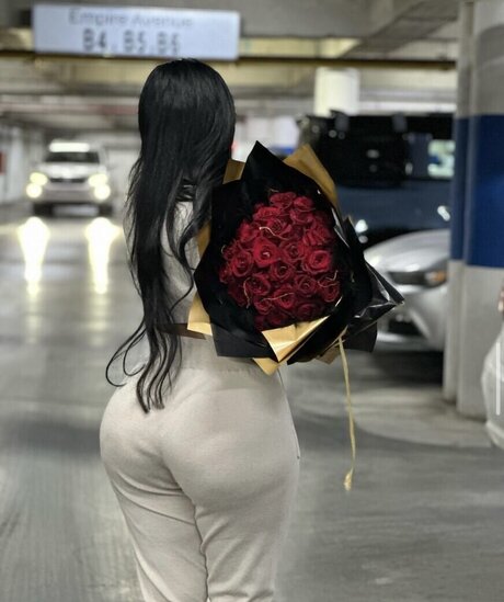 Melek Azad エロティックモデル 写真