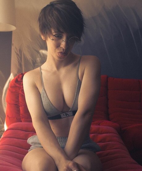 フラットオンリーファン セクシーヌード 写真