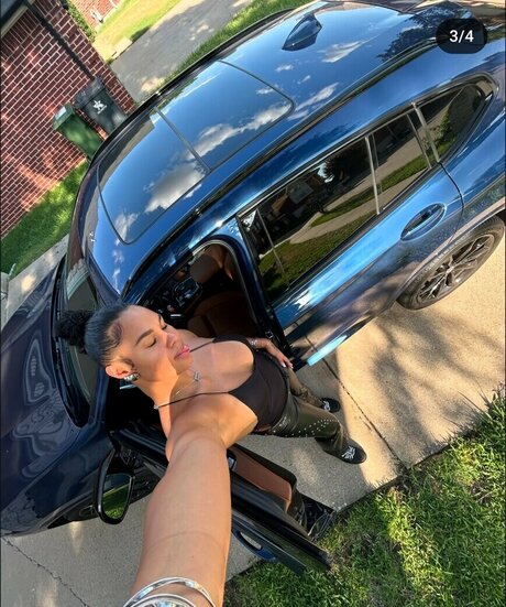 Satou Sabally ポルノモデル 写真