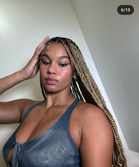 Satou Sabally XXXモデル 写真