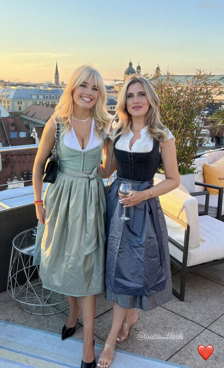 曲線美の女の子オンリーファンズ アートポルノ 画像