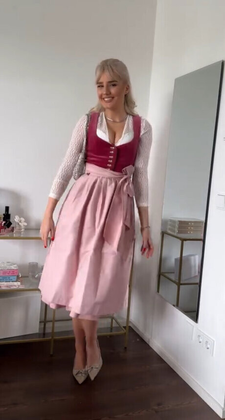 Laura Block スター ヌード ギャラリー