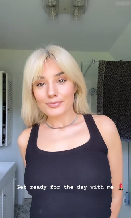 金髪の小人オンリーファンズ ホットセクシー 画像