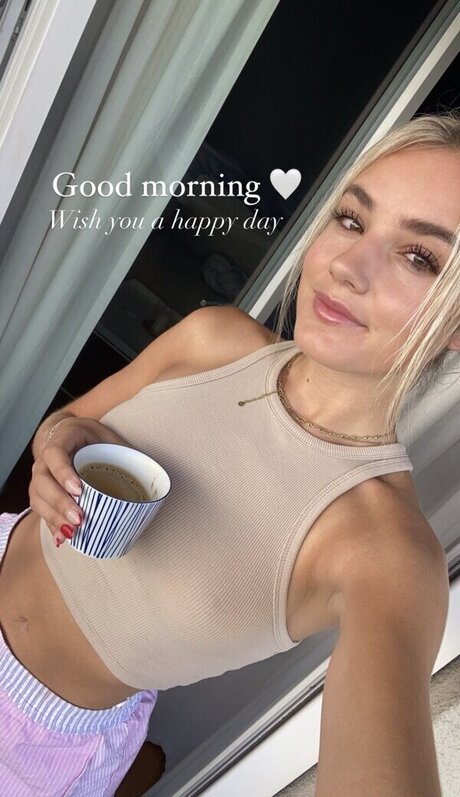 エモな痴女オンリーファンズ ポルノ 写真