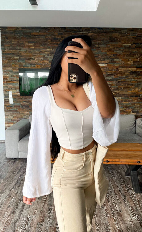 Nicole Schiebler かわいいポルノスター 写真