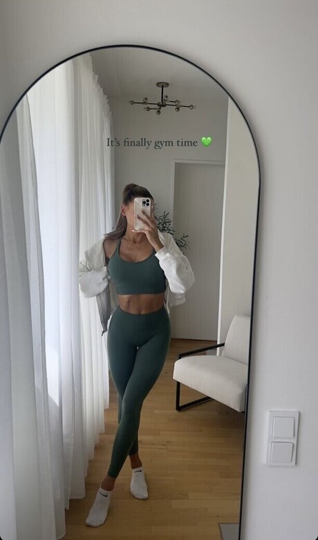 Gerda Lewis かわいいポルノスター アーカイブ