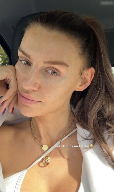 巨乳ランジェリーオンリーファンズ 裸 画像