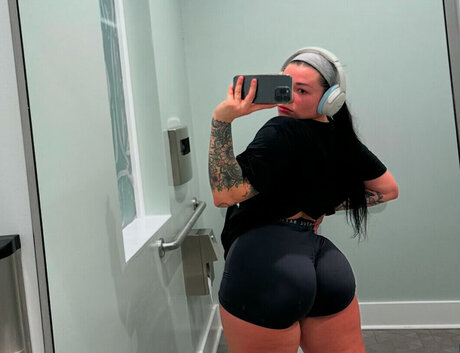 曲線美のランジェリーオンリーファンズ ベスト 写真