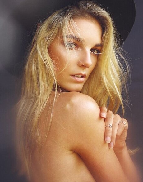 Amelie Tremblay スター xxx 写真