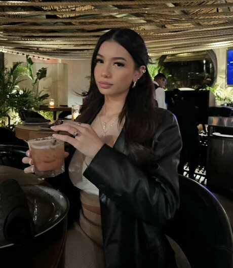 Kaylee Pereira ポルノスター トップ 画像