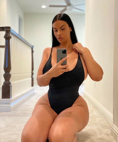 セクシーなブルネットのオンリーファンズ ベスト 写真